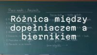 A chalkboard with Polish grammar rules, focusing on dopełniacz and biernik cases, written in Polish, educational atmosphere, realistic.